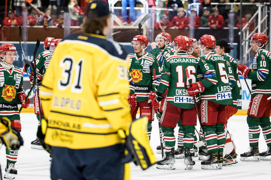 Moras spelarna jublar