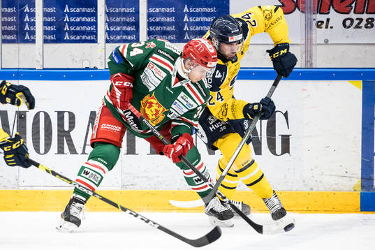 Moras Bobby MacIntyre och Södertäljes Jacob Dahlström