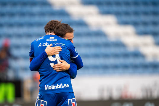 Sundsvalls Pontus Silfwer och Erik Andersson jublar