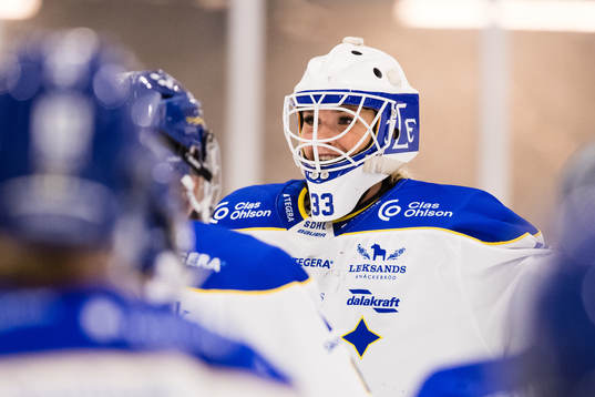 Leksands målvakt Amanda Johansson jublar