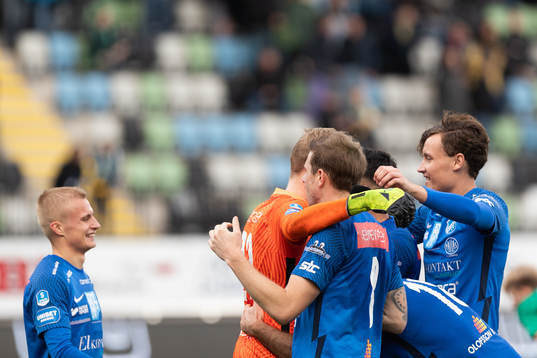 Norrbys målvakt Anton Cajtoft och Nicklas Savolainen