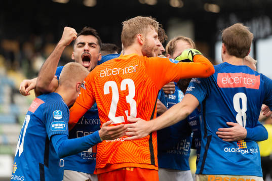 Spelare ur Norrby jublar