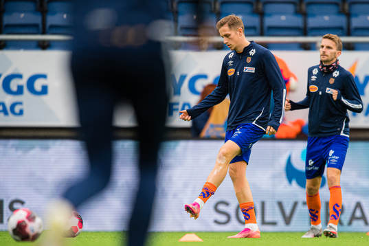 Simen Bolkan Nordli of Aalesund warms up