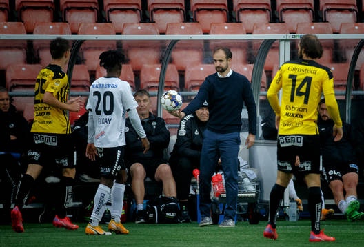 Örebros tränare Vitor Gazimba