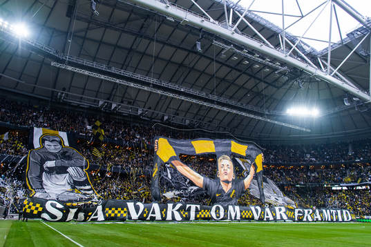 s supportrar med ett tifo