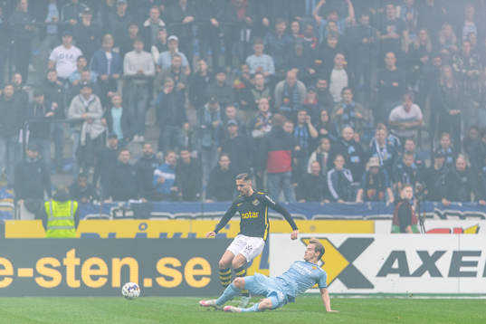 s Zachary Elbouzedi och Djurgårdens Hampus Finndell
