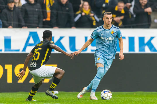s Erick Otieno och Djurgårdens Haris Radetinac