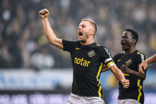s Sebastian Larsson jublar