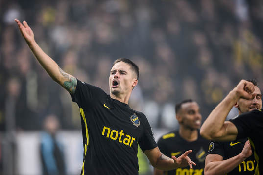 s Mikael Lustig jublar