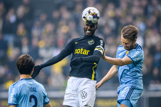 s Henok Goitom och Djurgårdens Jacob Une Larsson