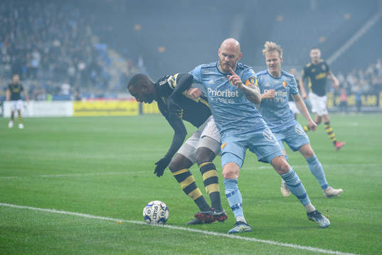 s Henok Goitom och Djurgårdens Magnus Eriksson