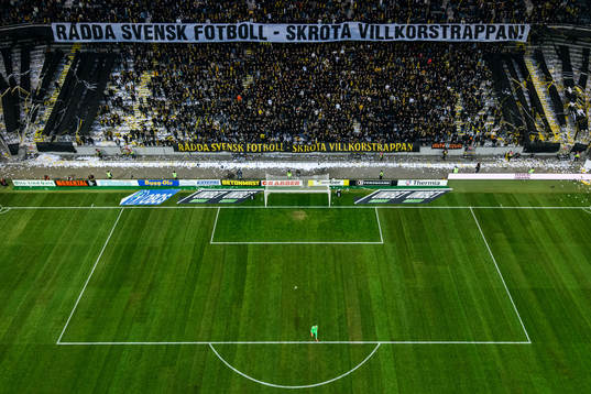 s klack med banderoller i protest mot villkorstrappan