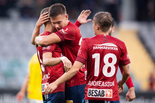 Örgrytes Ajdin Zeljkovic jublar ihop med Arvid Brorsson