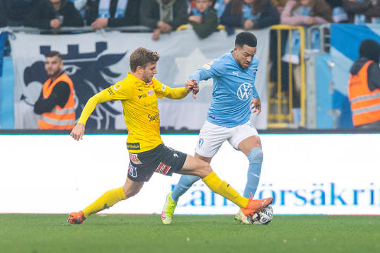 Mjällbys Joel Nilsson och Malmö FFs Martin Olsson
