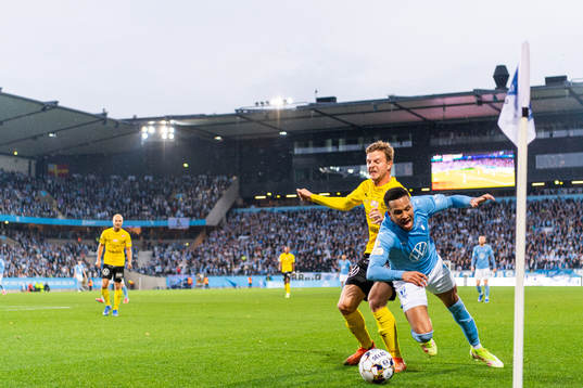 Mjällbys Joel Nilsson och Malmö FFs Martin Olsson