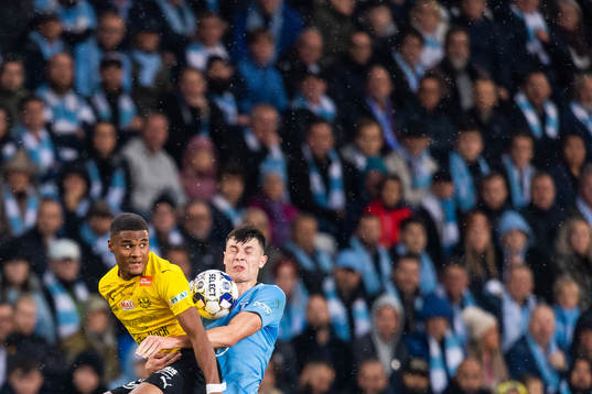 Mjällbys Amin Sarr och Malmö FFs Anel Ahmedhodzic