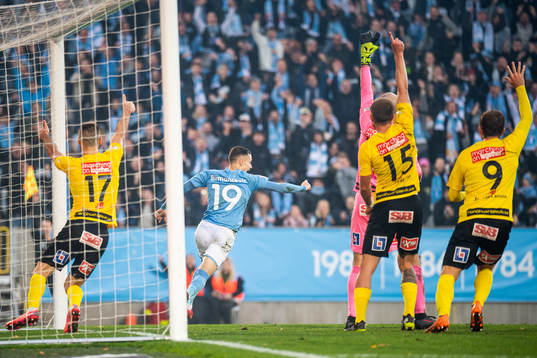 Malmö FFs Veljko Birmancevic jublar för ett mål som