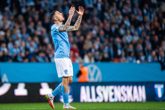 Malmö FFs Sergio Pena deppar