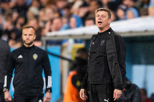 Malmö FFs huvudtränare Jon Dahl Tomasson deppar