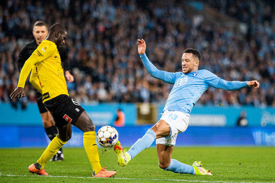 Mjällbys Enock Kofi Adu och Malmö FFs Martin Olsson