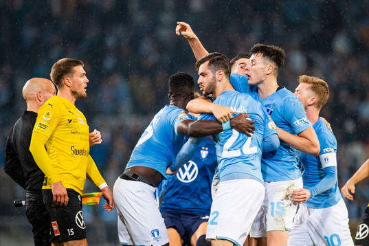 Malmö FFs Adi Nalic och Anel Ahmedhodzic reagerar