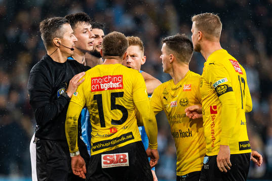 Irriterat mellan Malmö FFs Anders Christiansen och
