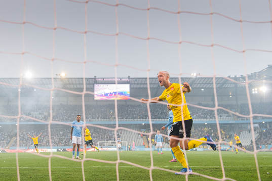 Mjällbys Viktor Gustafson jublar