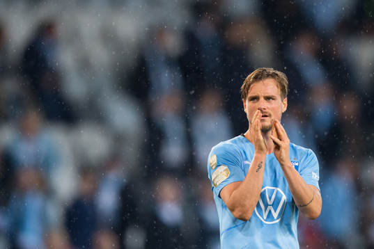 Malmö FFs Eric Larsson deppar