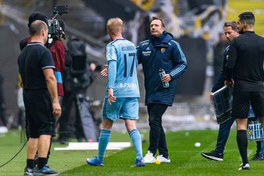 Djurgårdens Kalle Holmberg byts ut och möts av tränare