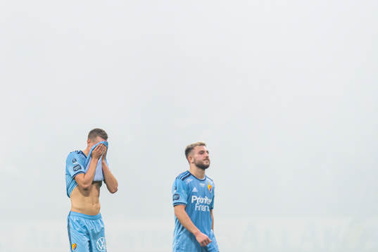 Djurgårdens Jesper Löfgren och Albion Ademi deppar