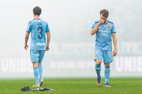 Djurgårdens Hjalmar Ekdal och Jacob Une Larsson deppar