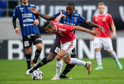 Kalmars Romario Pereira Sipiao och Sirius Christian Kouakou