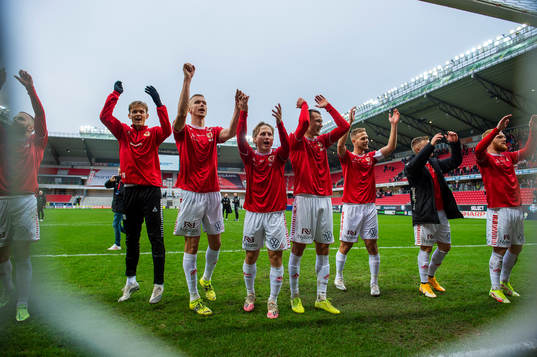 Kalmars spelare jublar