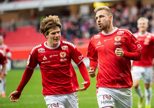 Kalmars Jonathan Ring jublar med Oliver Berg