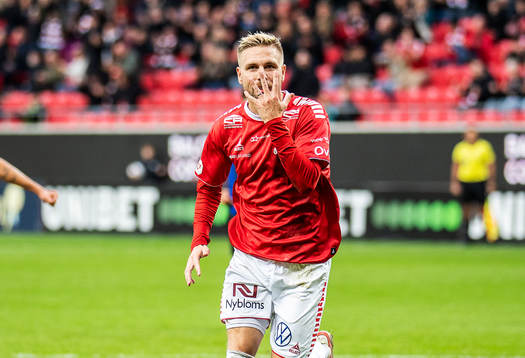 Kalmars Jonathan Ring jublar
