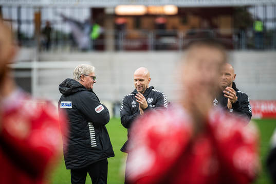 Kalmars tränare Henrik Rydström och assisterande tränare