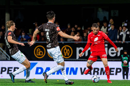 Robert Taylor of Brann scores the 0-1 goal