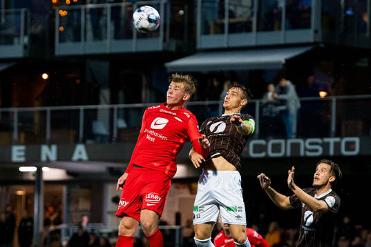 Aune Heggebø of Brann and Markus Nakkim of Mjøndalen