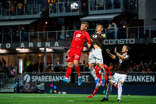 Aune Heggebø of Brann and Markus Nakkim of Mjøndalen