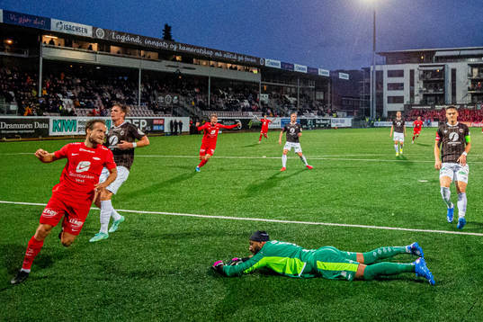 Goalkeeper Sousha Makani of Mjøndalen looks dejected
