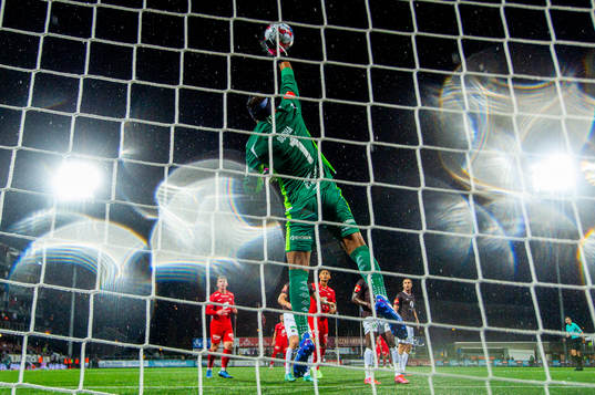 Goalkeeper Sousha Makani of Mjøndalen
