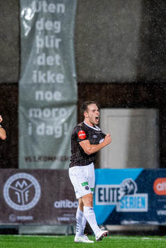 Lars Olden Larsen of Mjøndalen celebrates