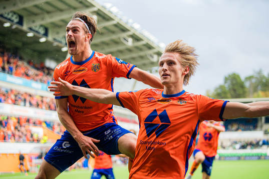 Erlend Segberg of Aalesund celebrates with Sigurd Hauso