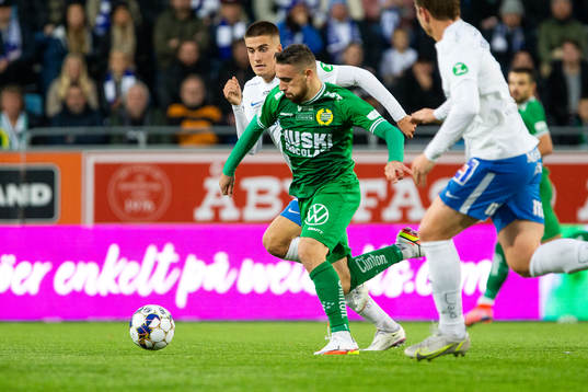 Hammarbys Aljosa Matko jagas av IFK Norrköpings Carl Björk