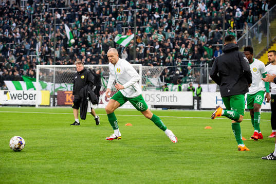 Hammarbys Jon Gudni Fjoluson vid uppvärmningen