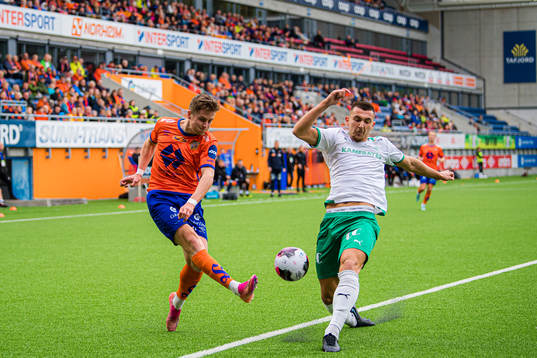 Simen Bolkan Nordli of Aalesund and Hasan Kurucay of HamKam