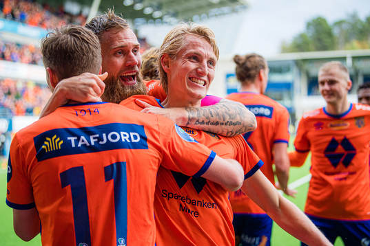 Erlend Segberg of Aalesund celebrates with David Thomas