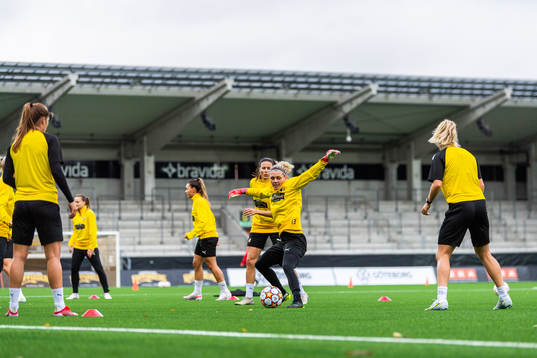 Goalkeeper Jennifer Falk