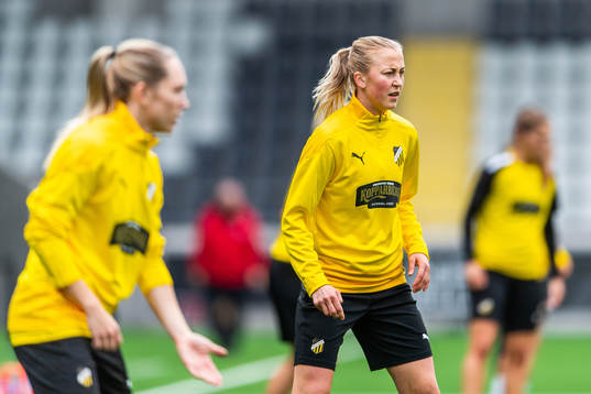 Julia Karlernäs