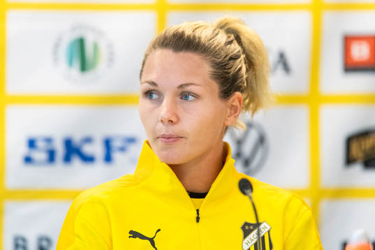 Goalkeeper Jennifer Falk